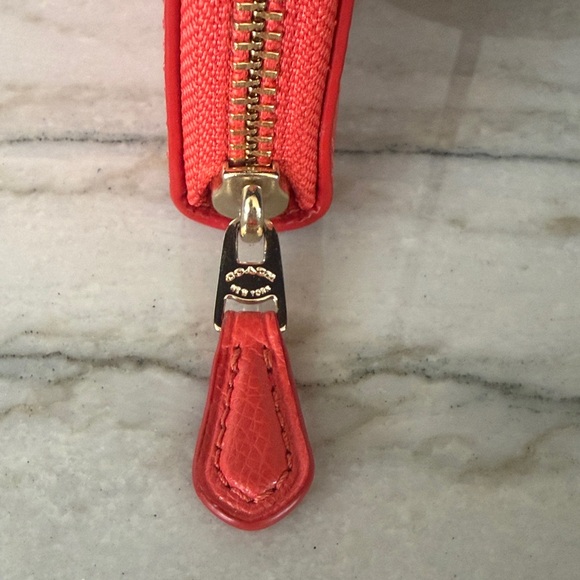 Coach Orange Zip-Around Wallet NWOT - Picture 5 of 5